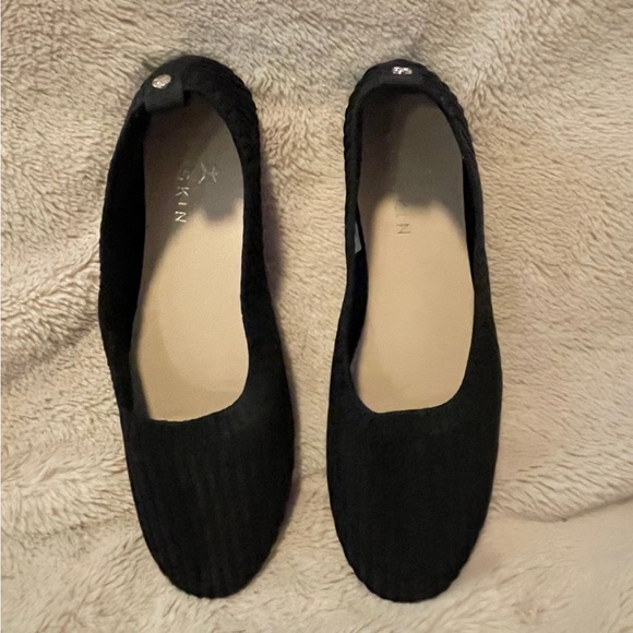 Danskin Black Women's Flats - Picture 1 of 4